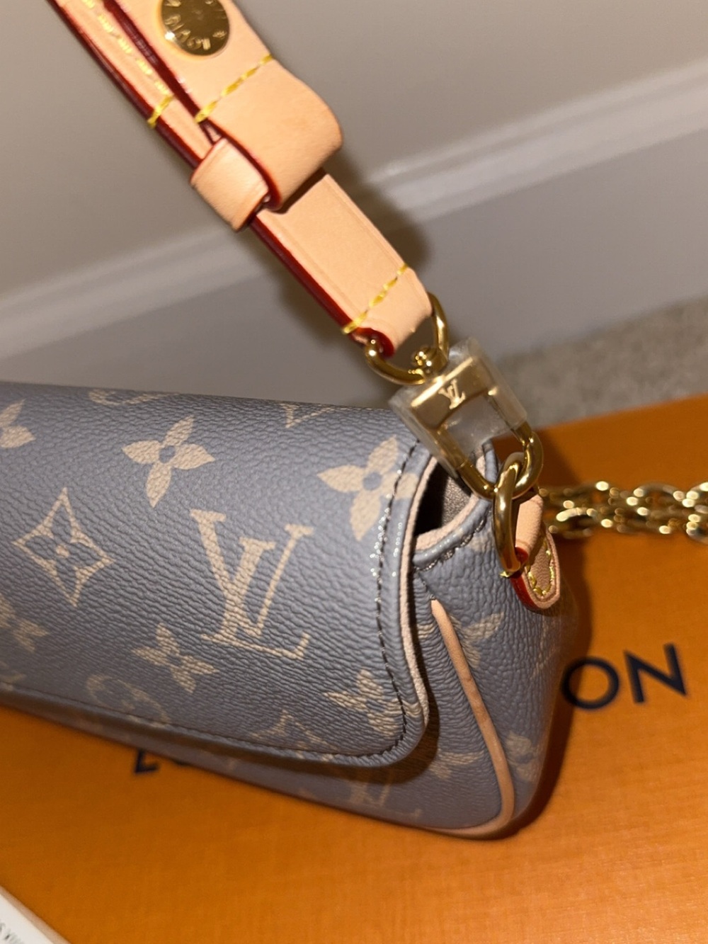 Louis Vuitton Ivy Wallet On Chain Trianon Gray M12778 - Picture 4 of 16